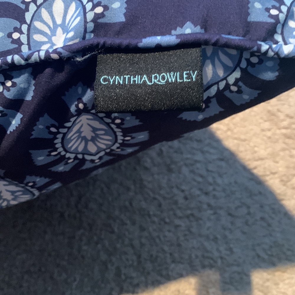 Blue patterned decorative pillow - Picture 3 of 3